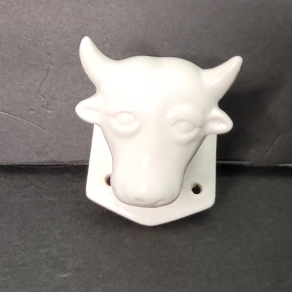 Small Ceramic Bull Cow Wall Mount Coat or Towel Holder - Picture 4 of 13